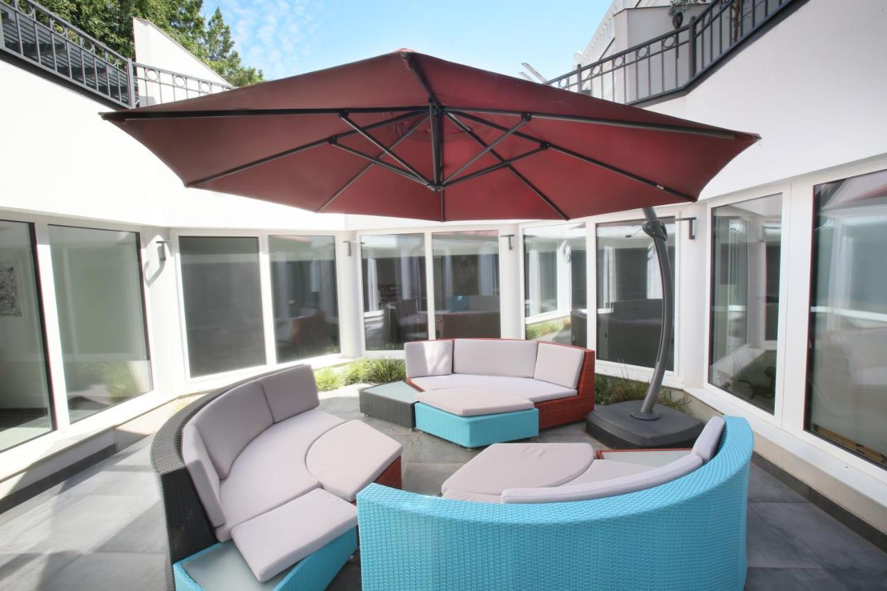 25H Spa-Residenz Best Sleep Privat Garden & Pools Neusiedl am See Bagian luar foto