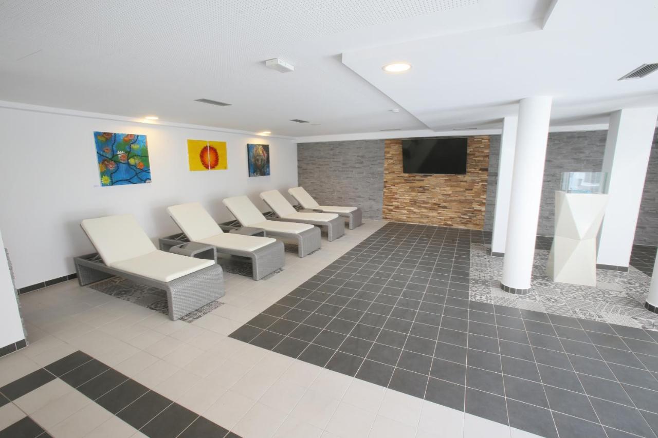 25H Spa-Residenz Best Sleep Privat Garden & Pools Neusiedl am See Bagian luar foto
